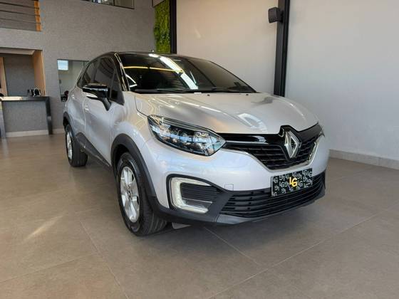 RENAULT CAPTUR 1.6 16V SCE FLEX BOSE X-TRONIC RENAULT CAPTUR 1.6 16V SCE FLEX BOSE X-TRONIC
